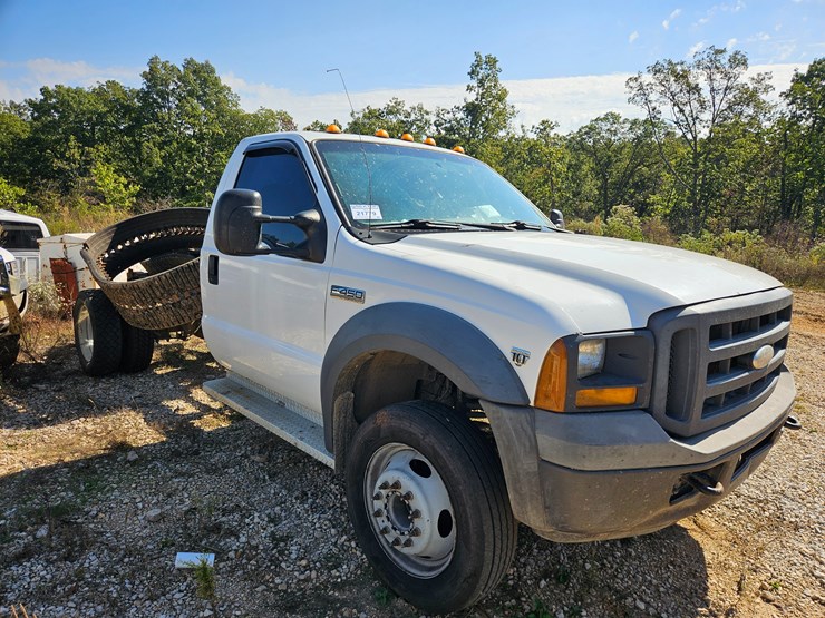2005-ford-f450-image-16