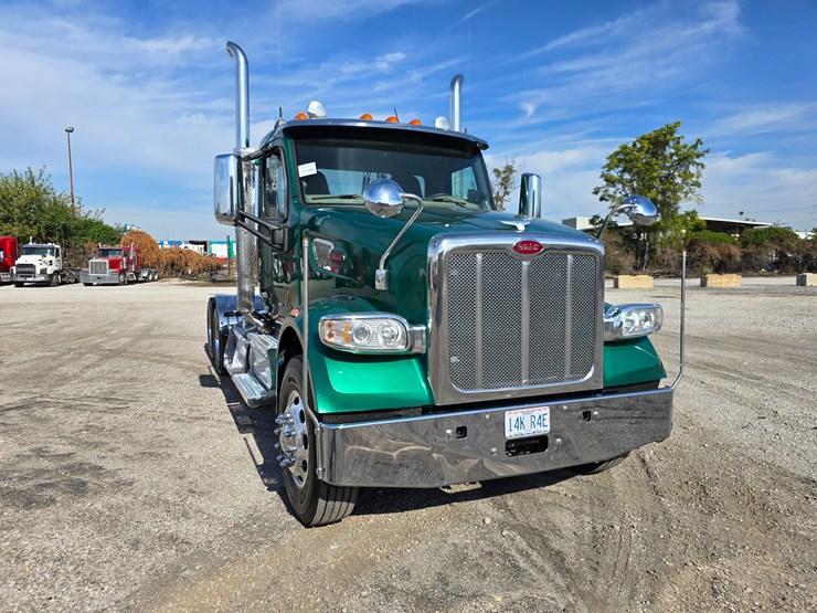 2019-peterbilt-567-image-47