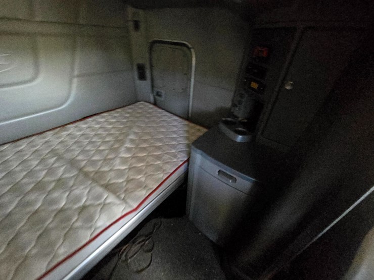 2015-peterbilt-579-image-88