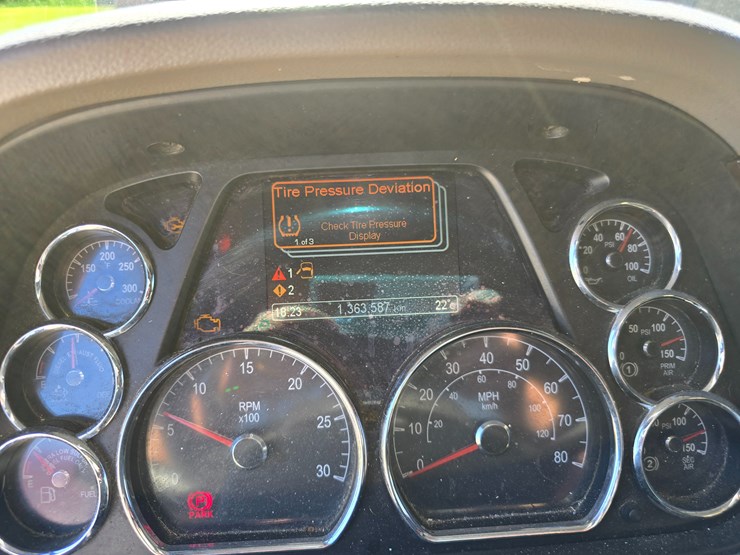 2015-peterbilt-579-image-79