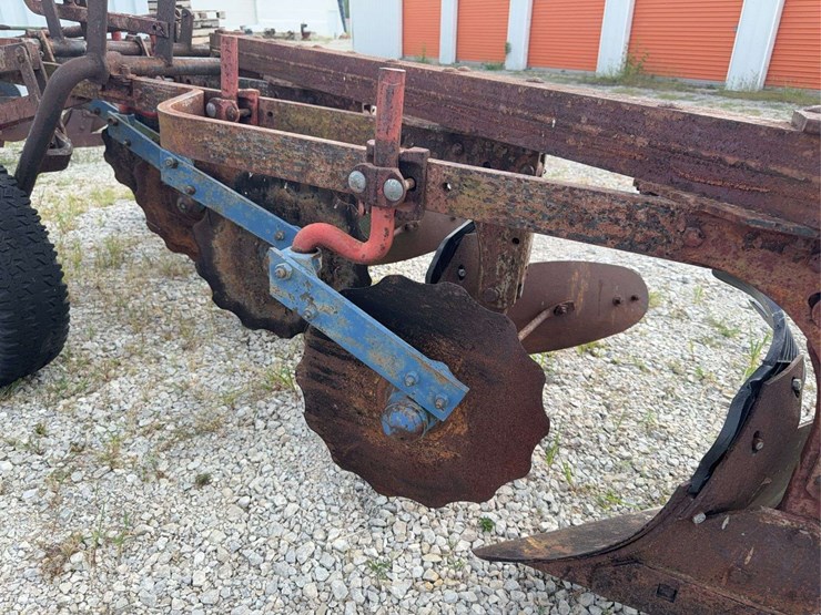 four-bottom-plow-image-27