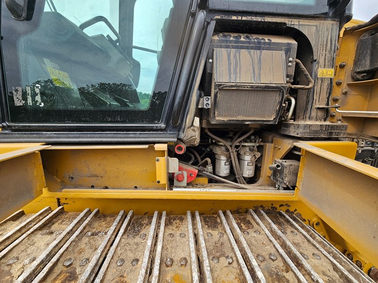 2023-caterpillar-953-image-28