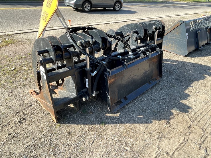 #4304-•-jenkins-86"-skid-steer-mount-heavy-duty-log-grapple-image-1