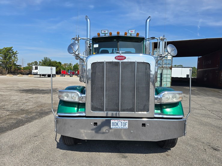 2014-peterbilt-388-image-55