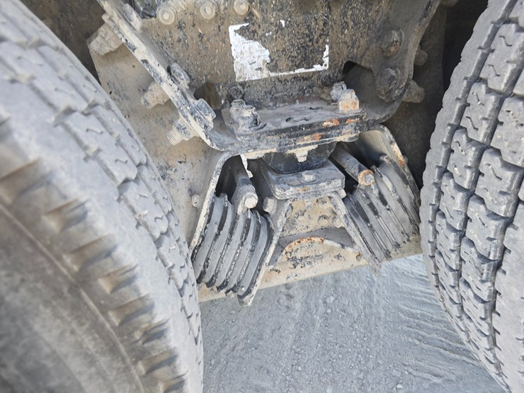 2014-peterbilt-365-image-112