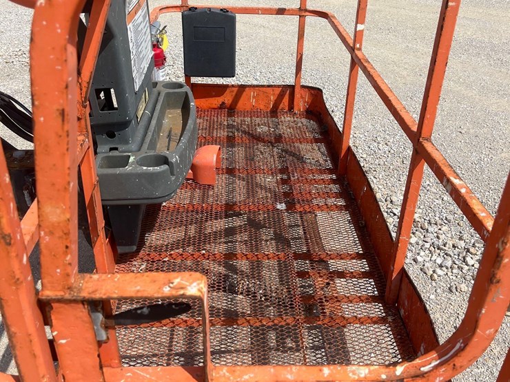 2016-jlg-800aj-image-14