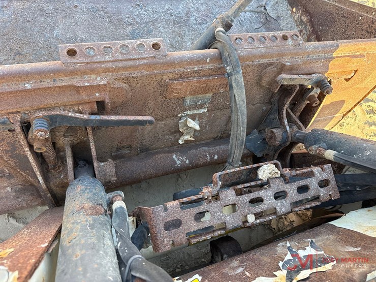 2021-bobcat-t595-image-7