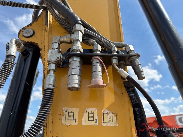 2019-caterpillar-310-image-8