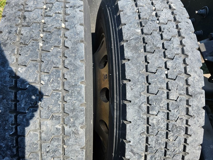 2017-peterbilt-579-image-91