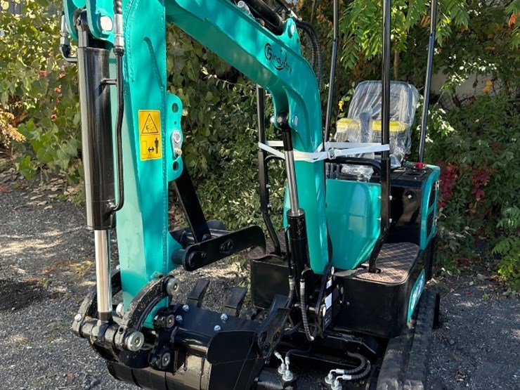 new-cfg-industrial-co-mini-excavator-model-qh12r-image-2