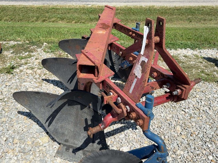 3-bottom-mounted-plow-image-24