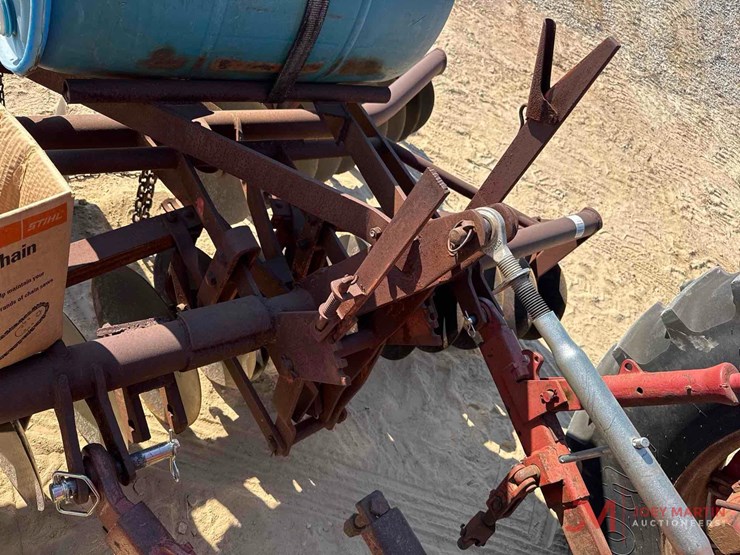 massey-ferguson-12-image-5