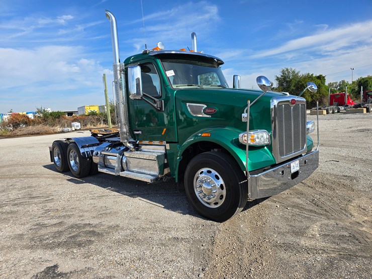 2019-peterbilt-567-image-44