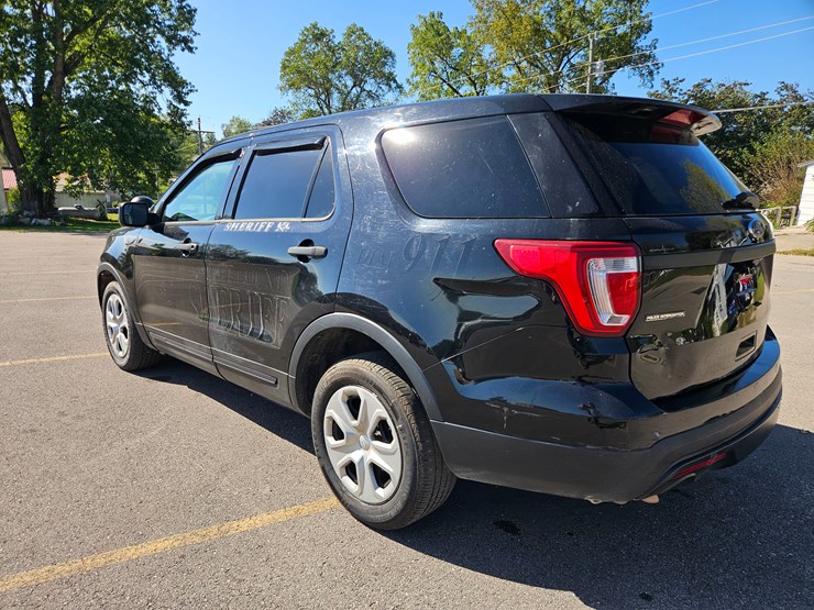 2017-ford-explorer-image-8