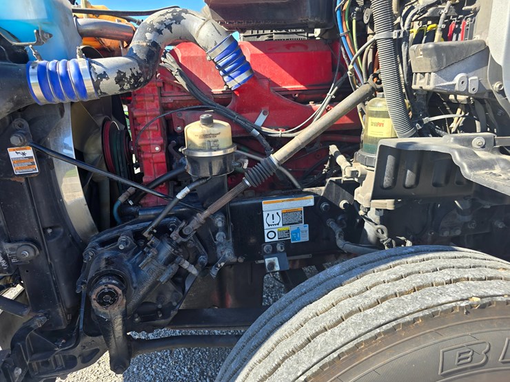 2015-peterbilt-579-image-42