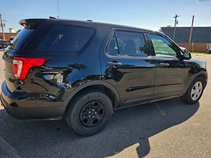 2017-ford-explorer-image-13