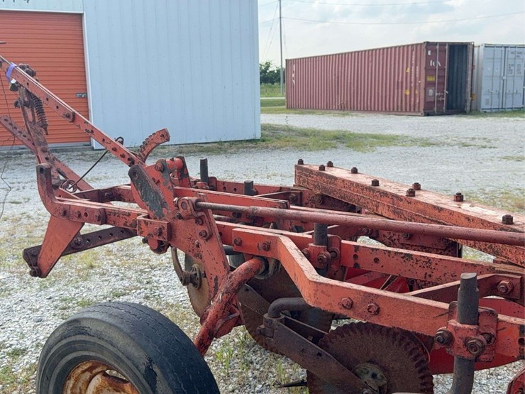 case-four-bottom-plow-image-28