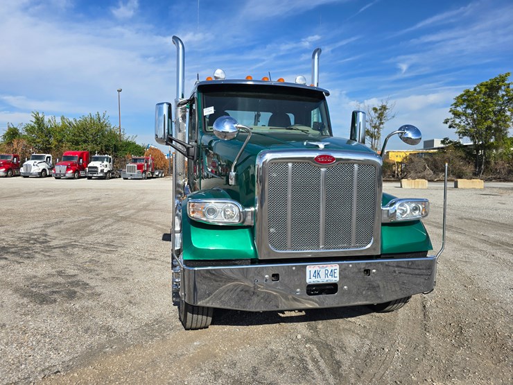 2019-peterbilt-567-image-46