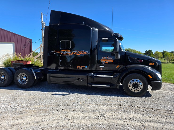 2015-peterbilt-579-image-31