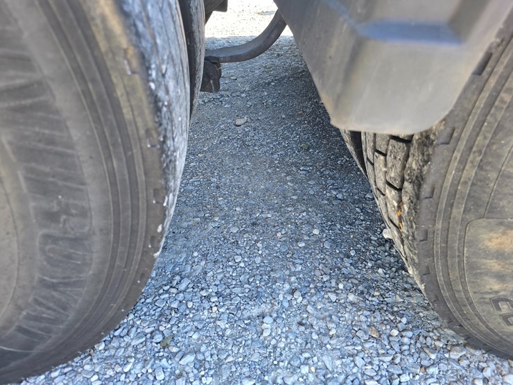 2015-peterbilt-579-image-95