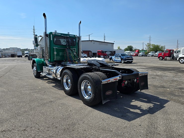 2014-peterbilt-388-image-19