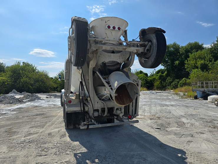 2014-peterbilt-365-image-22