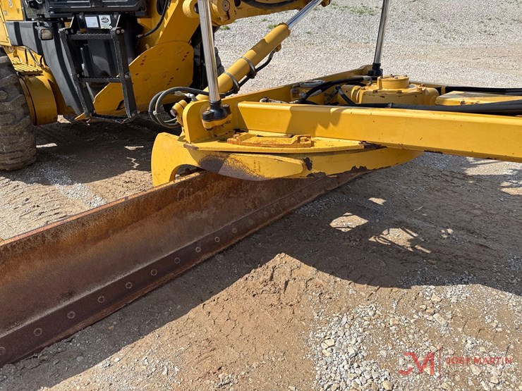 2012-caterpillar-140m2-image-15