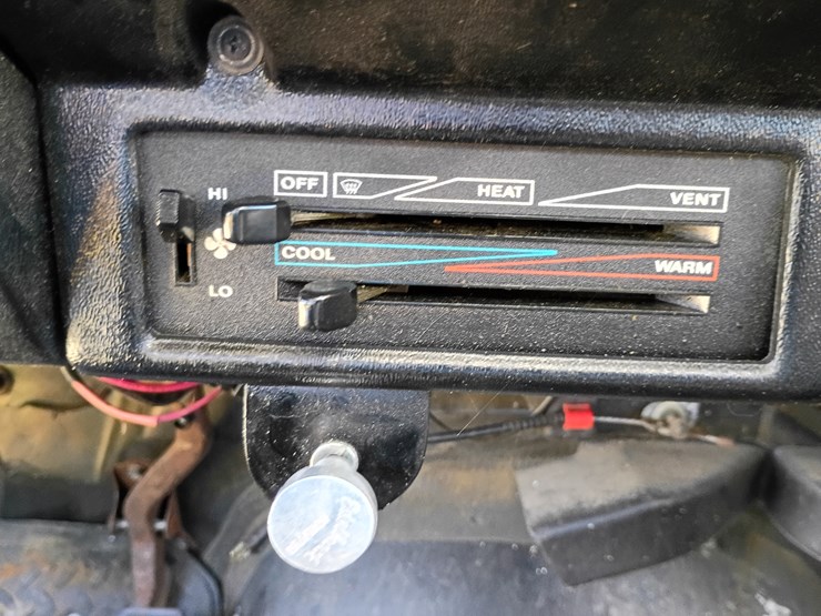 1995-jeep-wrangler-image-40