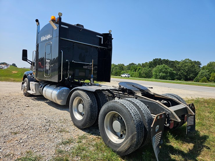 2017-peterbilt-579-image-15