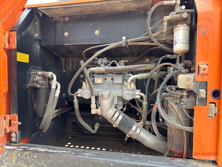 2014-hitachi-zx210-lc-5n-image-8
