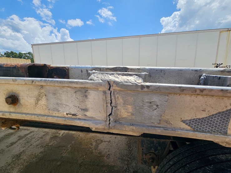 2011-great-dane-flatbed-image-56