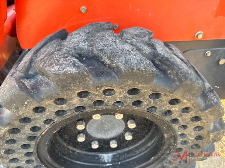 2016-kubota-ssv65-image-7