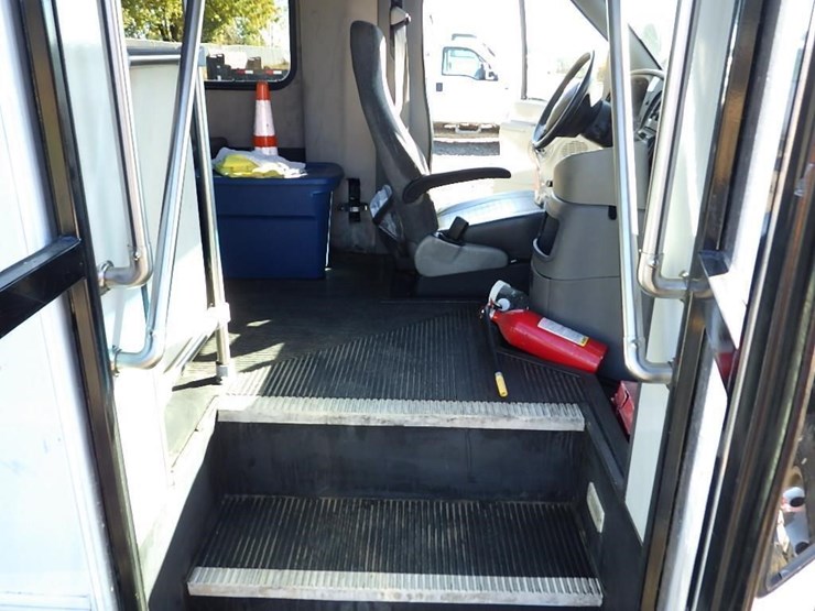 2003-ford-e350-image-16