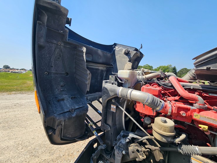 2017-peterbilt-579-image-41