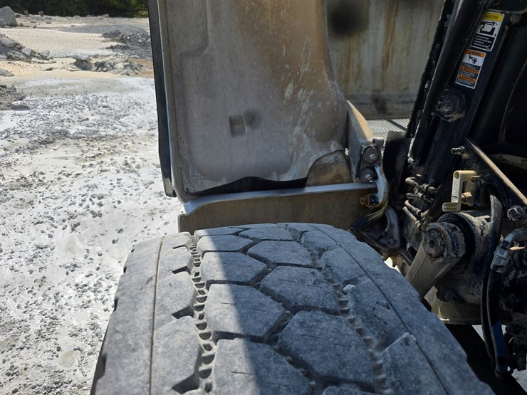 2014-peterbilt-365-image-56