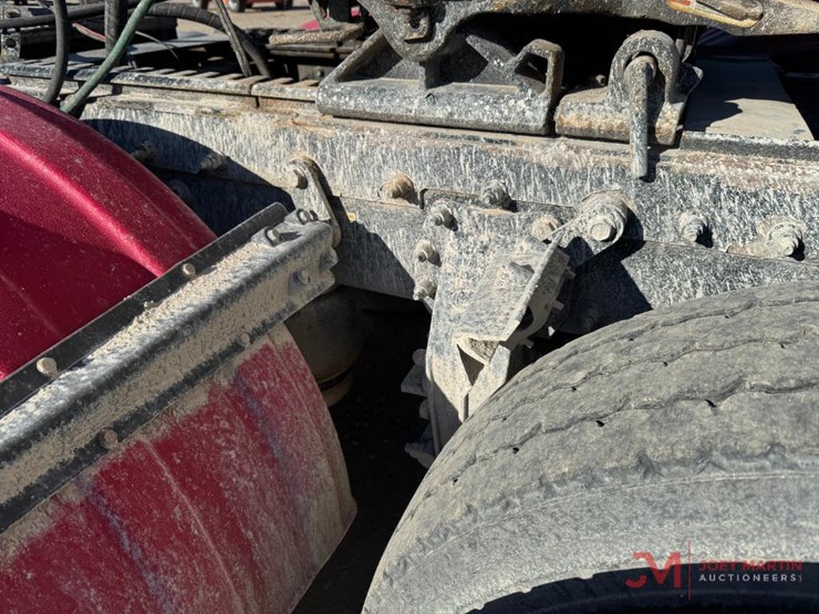 2016-peterbilt-389-image-11