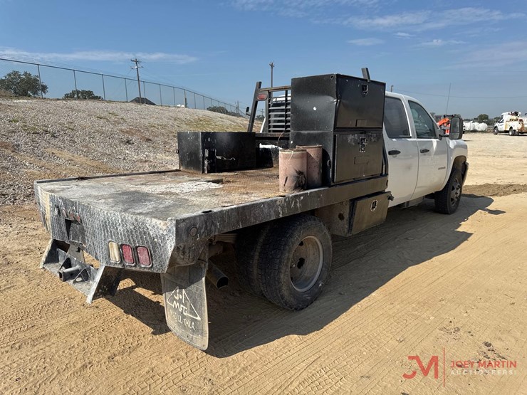 2013-chevrolet-silverado-3500-image-2