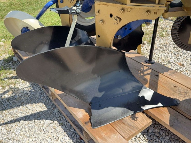 2-bottom-2-way-plow-image-18