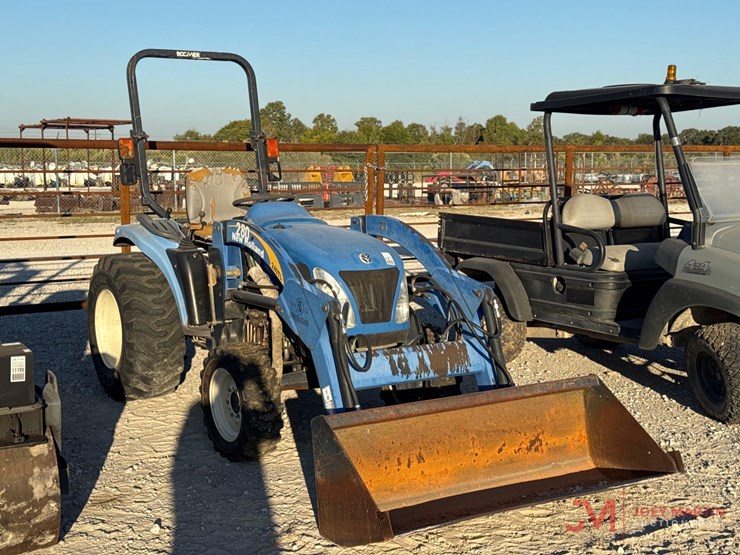 new-holland-boomer-2035-image-1