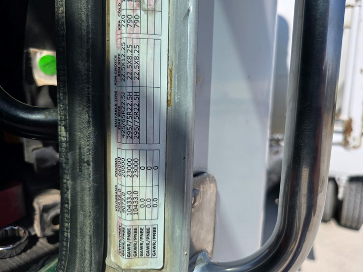 2014-peterbilt-365-image-79