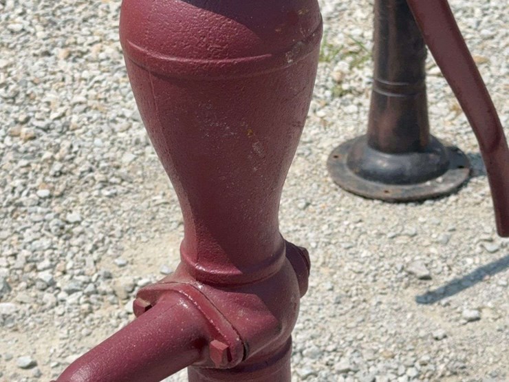 red-jacket-pump-image-12