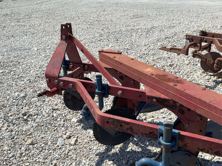 3-bottom-mounted-plow-image-22