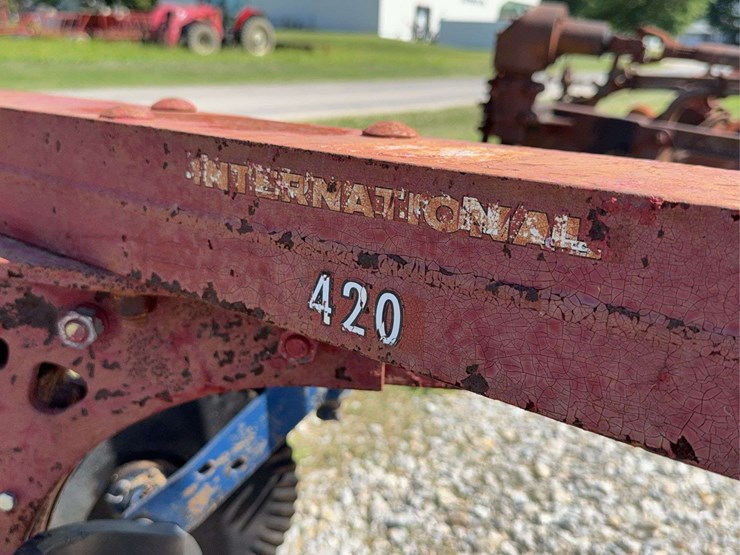 3-bottom-mounted-plow-image-13