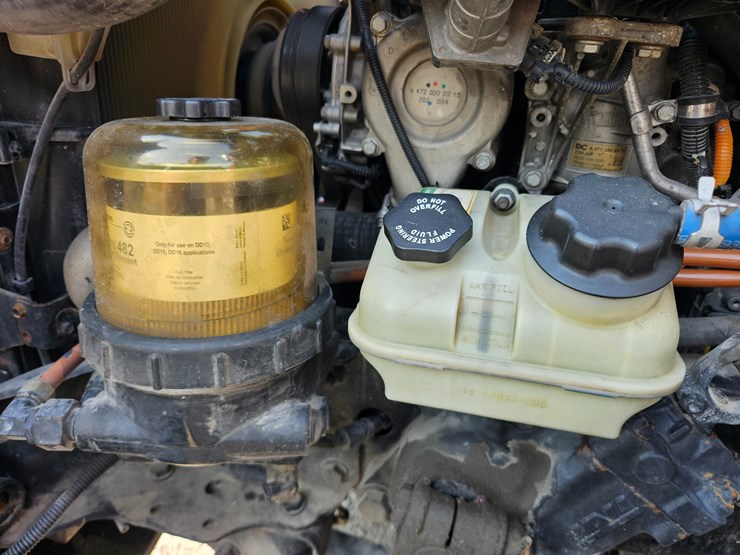 2016-freightliner-cascadia-125-image-38