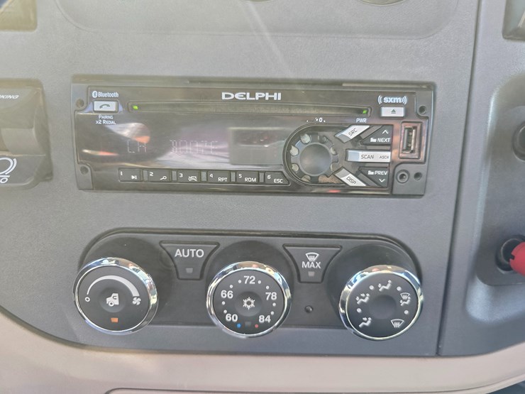 2019-peterbilt-567-image-86