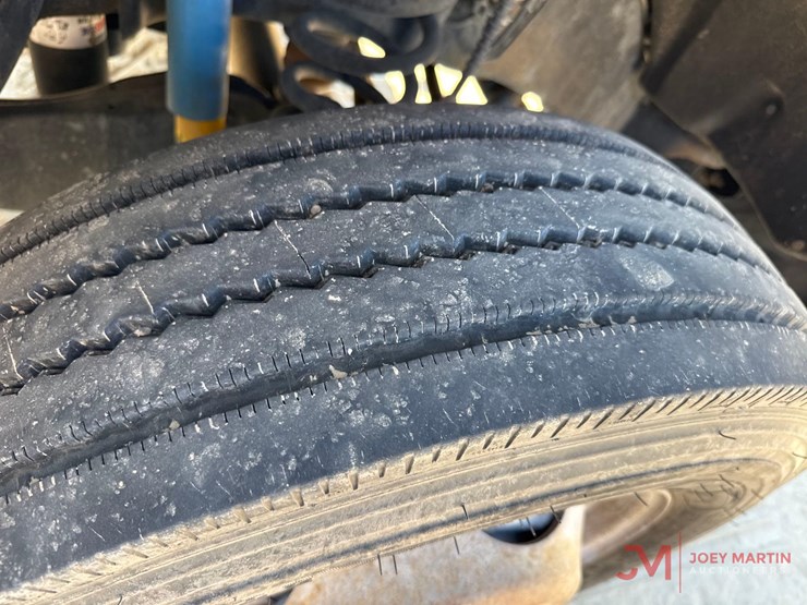 2017-ford-f550-xl-image-33
