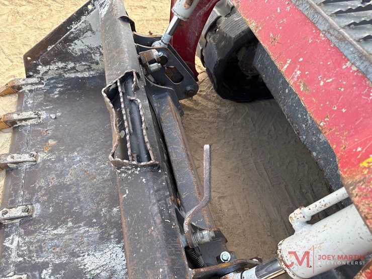 2019-takeuchi-tl8-image-5