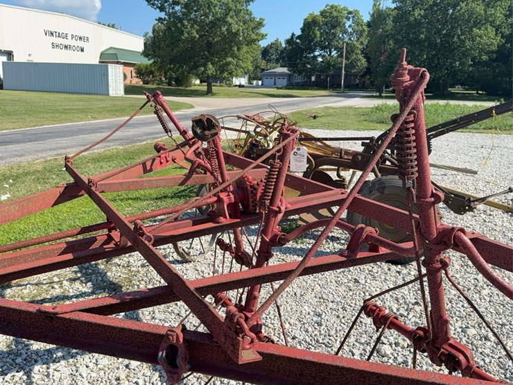 international-hay-tedder-image-26