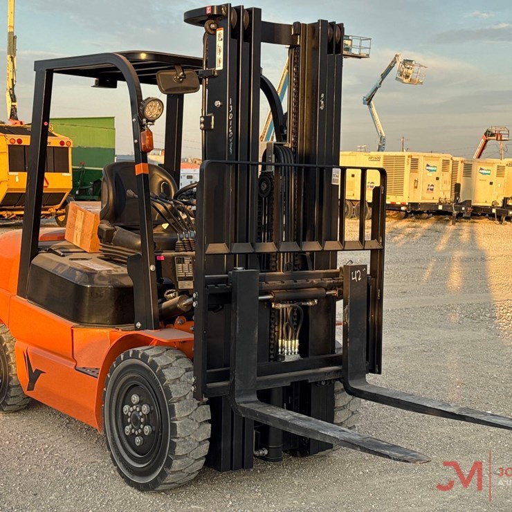 NEW/UNUSED E PICKER MODEL EFL30-189 ELECTRIC FORKLIFT