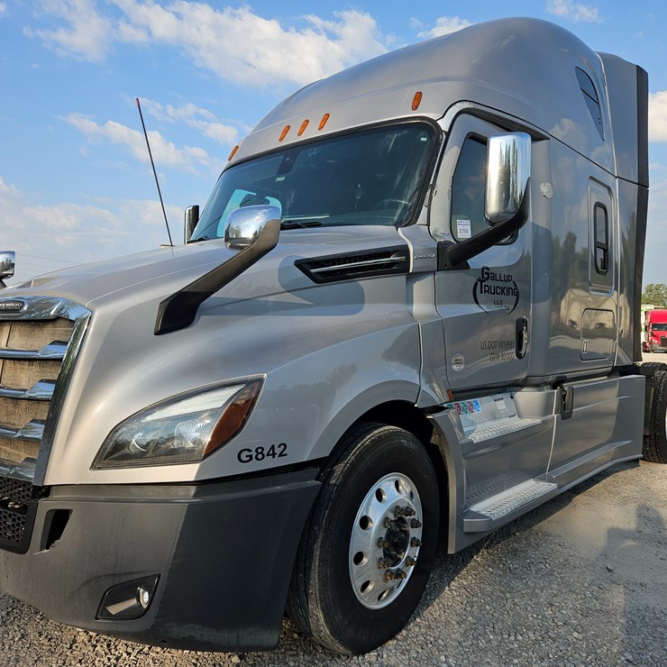 2018 FREIGHTLINER CASCADIA 126